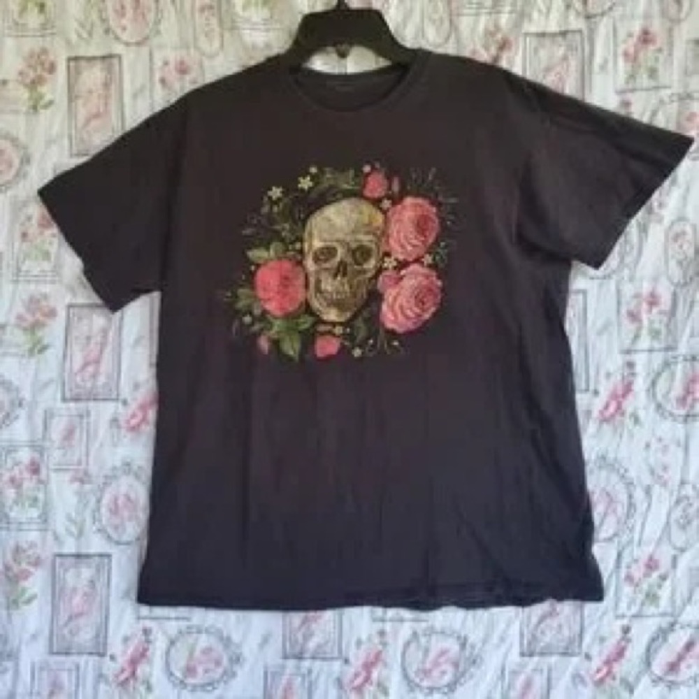 Black Graphic Skull and Roses T-Shirt